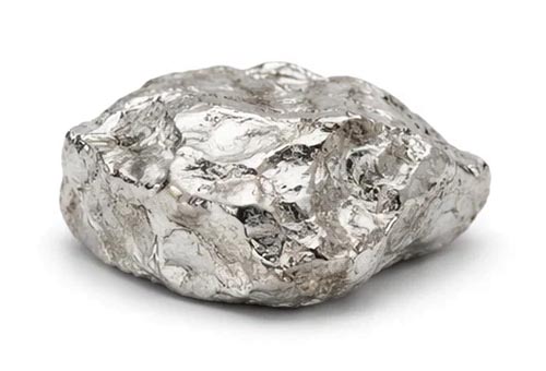 Silberfarbene Metallabbildung als Symbol für Versilberung und metallische Oberflächenveredelung